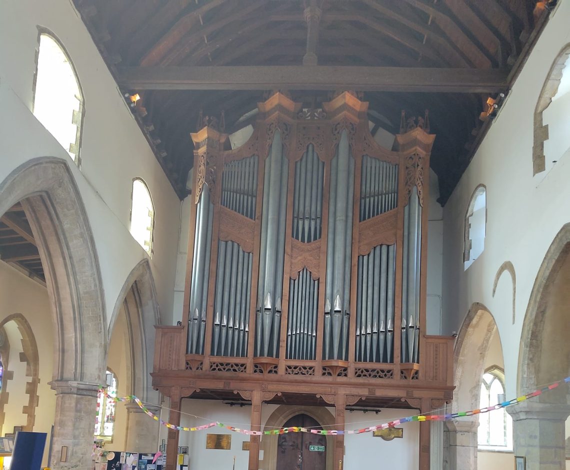 Die Orgel in der St. St Leonard's Church in Hythe, Kent